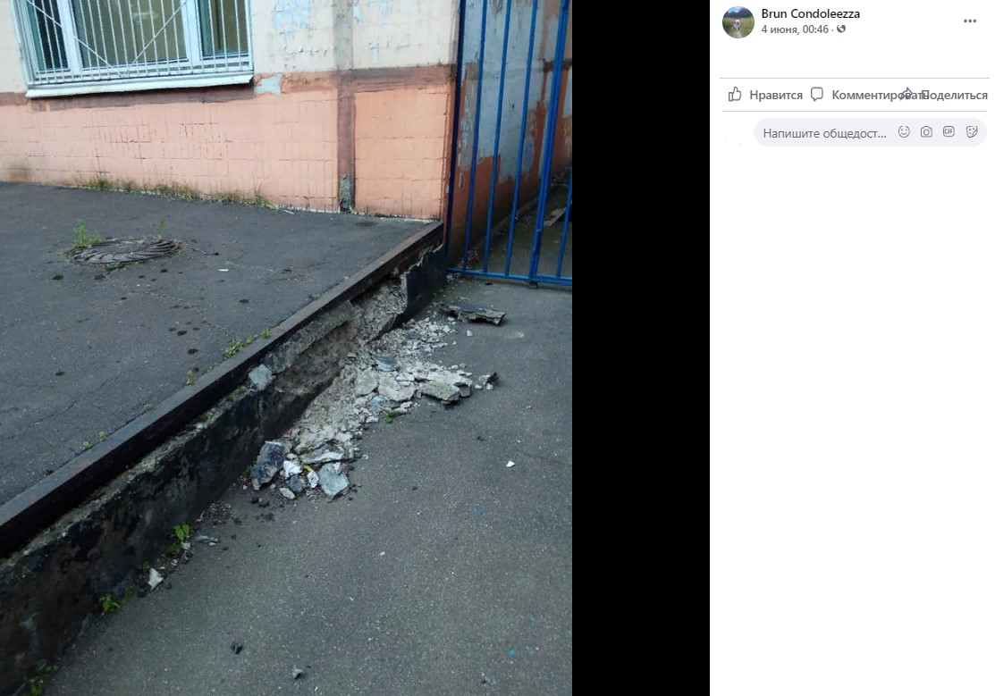 Парапет у библиотеки на Северодвинской починят к середине июня