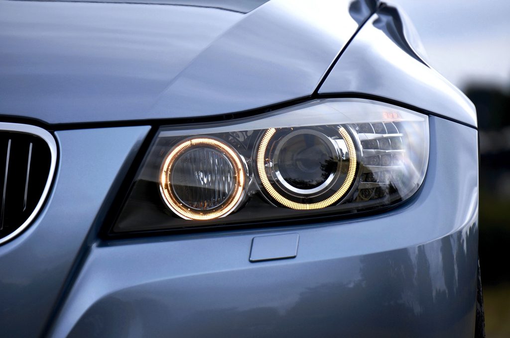 Водитель «Audi» сбил велосипедиста на пешеходе в Студёном проезде