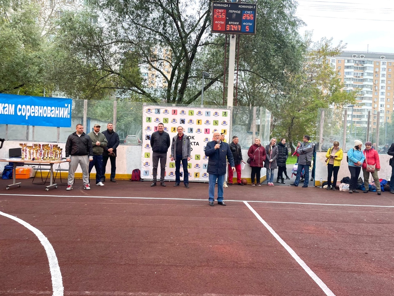 На соревнованиях по баскетболу в Северном Медведкове побывал наставник олимпийских чемпионок