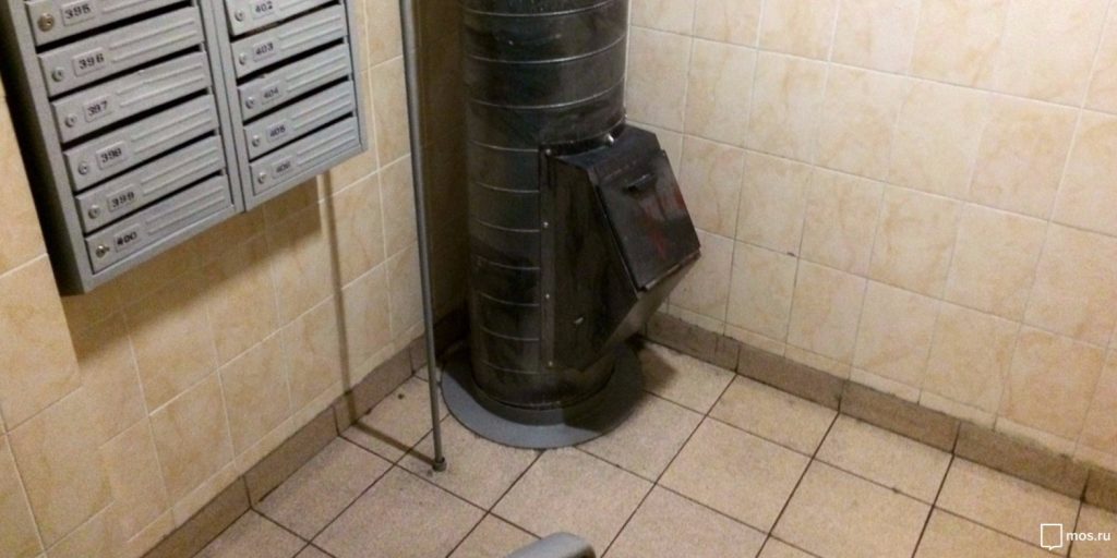Мусоропровод в доме на Полярной починили и покрасили