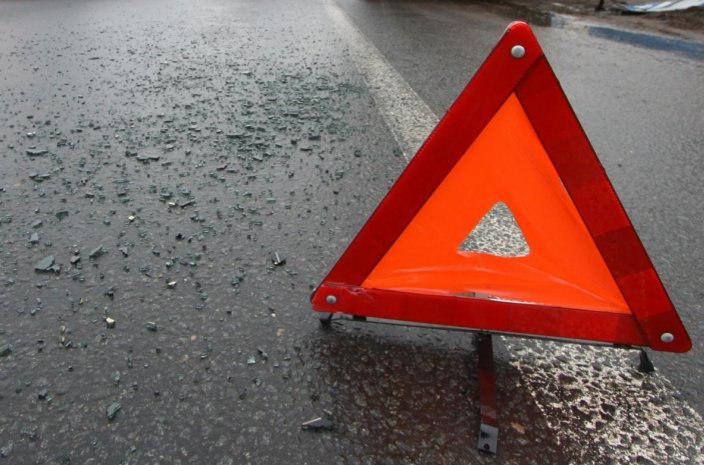 На Полярной из-за аварии перевернулся автомобиль