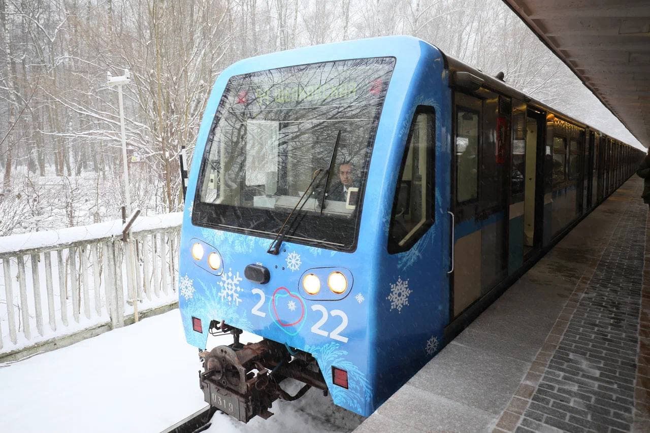 Новогодние поезда запустят на оранжевой ветке метро
